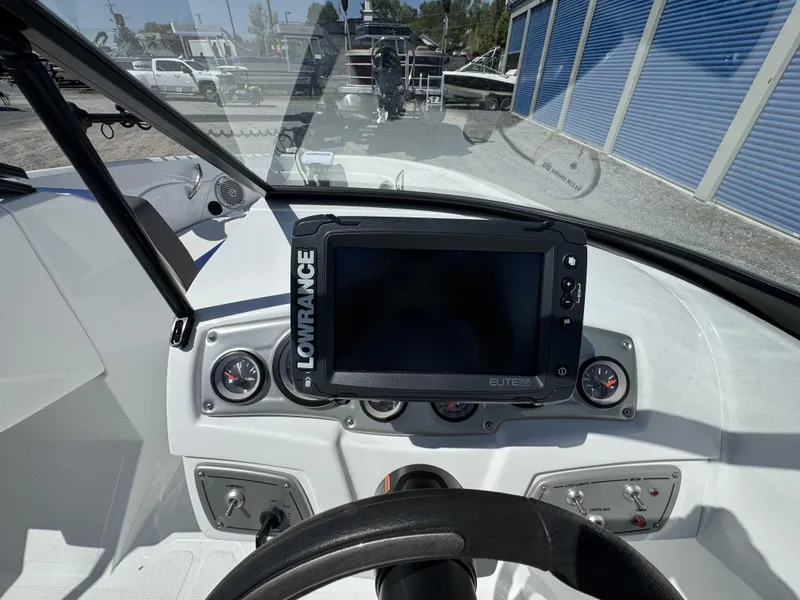 Slide: The Image of Tahoe 550 TF 2019 - 27