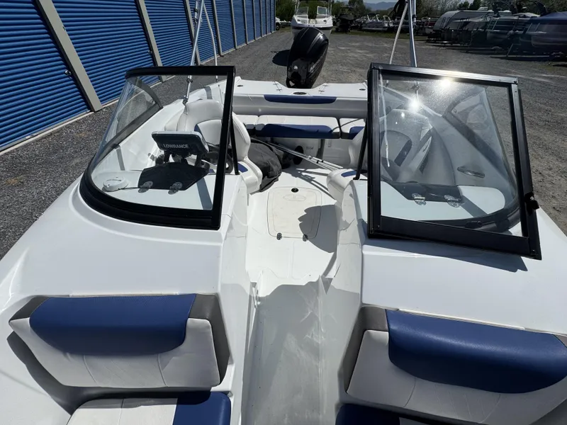 Slide: The Image of Tahoe 550 TF 2019 - 28