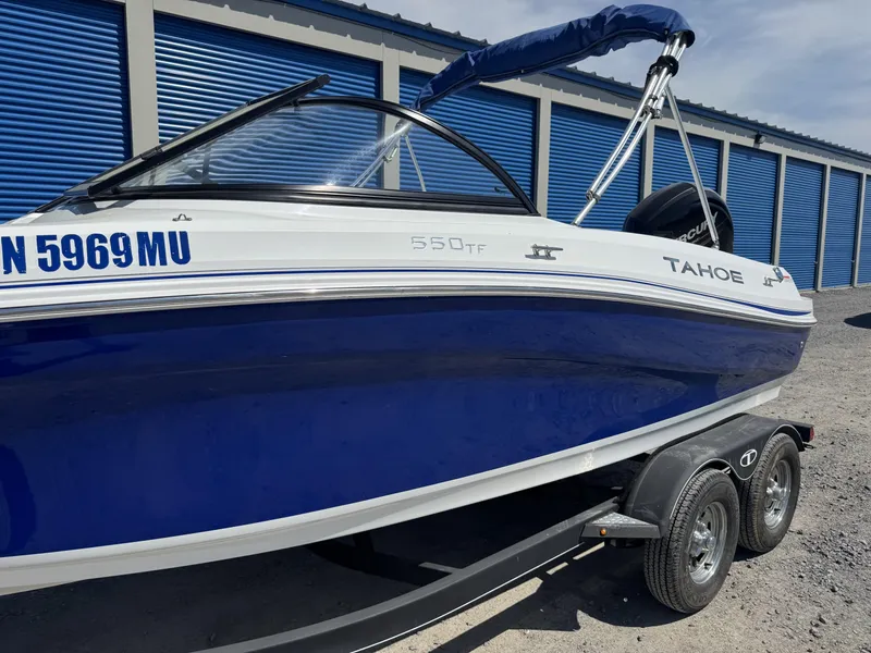 Slide: The Image of Tahoe 550 TF 2019 - 3