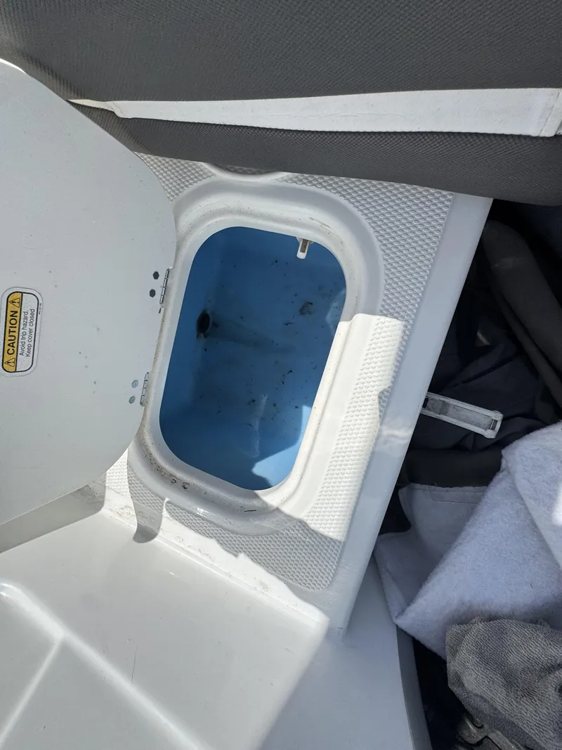 Slide: The Image of Tahoe 550 TF 2019 - 30