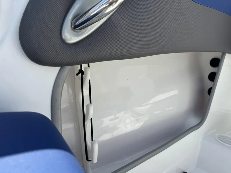 Slide: The Image of Tahoe 550 TF 2019 - 33