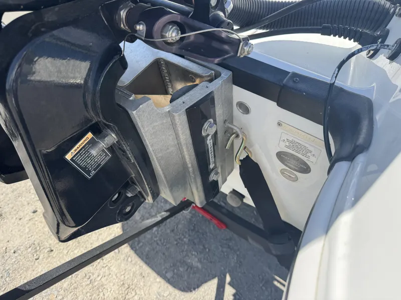 Slide: The Image of Tahoe 550 TF 2019 - 34