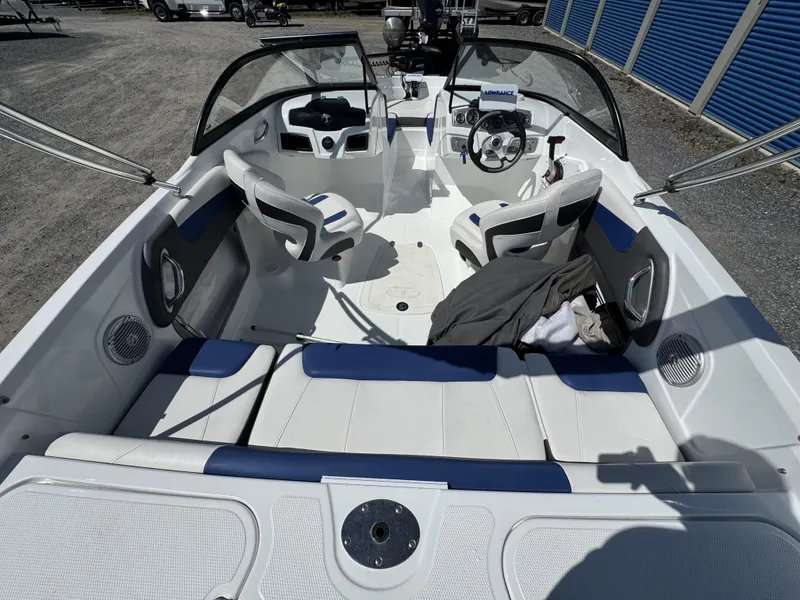 Slide: The Image of Tahoe 550 TF 2019 - 8