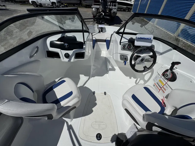 Slide: The Image of Tahoe 550 TF 2019 - 9