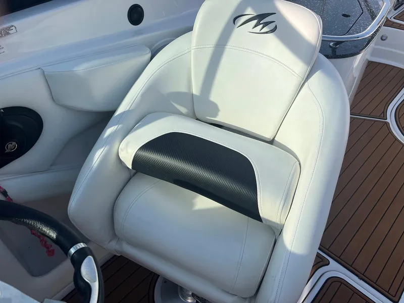 Slide: The Image of White leather seat on 2015 Monterey 264FSX boat with wood-style flooring. - 5