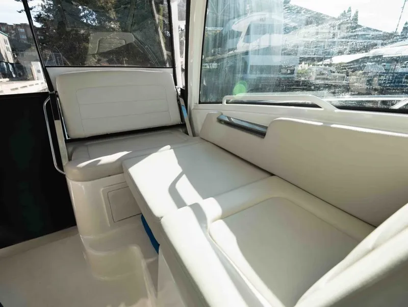 Slide: The Image of Boston Whaler 315 Conquest 2017 - 19