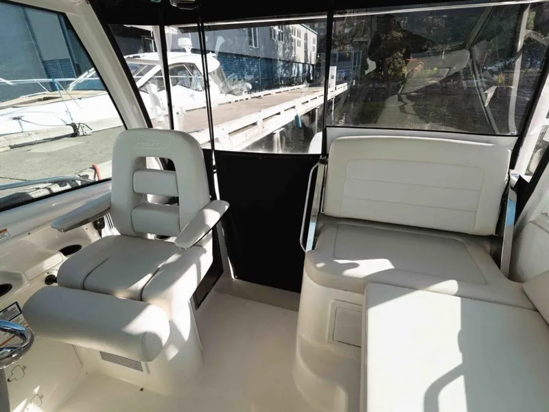 Slide: The Image of Boston Whaler 315 Conquest 2017 - 21