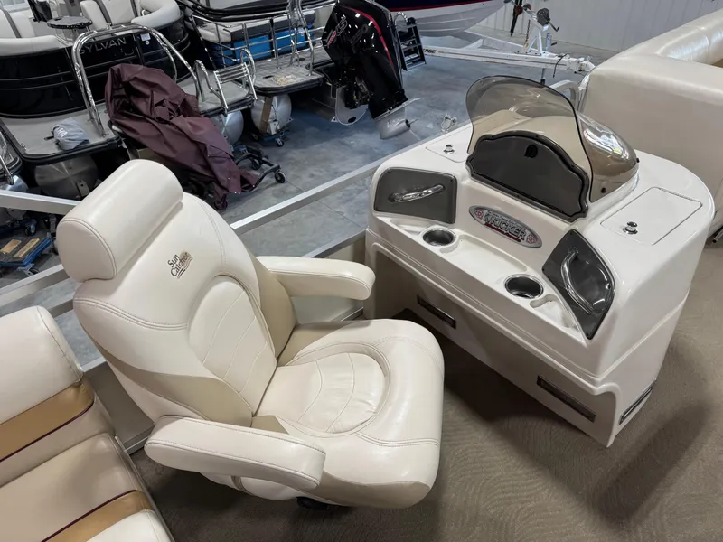 Slide: The Image of Captain's chair and console of 2008 G3 LX 26C boat in showroom. - 10
