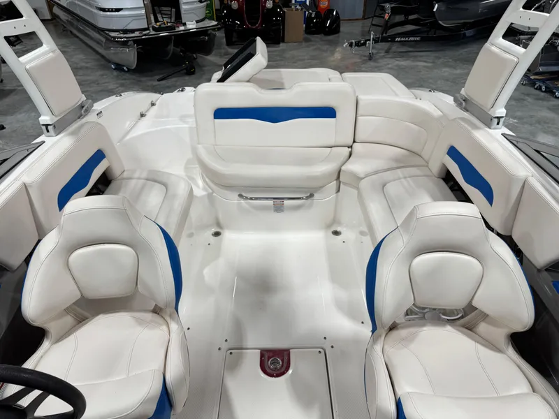 Slide: The Image of 2018 Chaparral 246 SSi Surf boat interior with white and blue seating. - 6