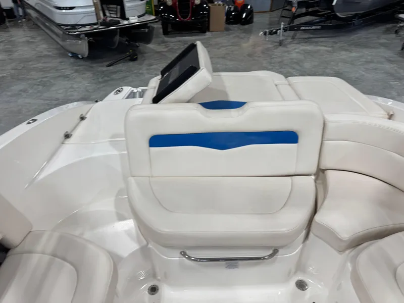 Slide: The Image of 2018 Chaparral 246 SSi Surf boat interior with white and blue seating. - 9