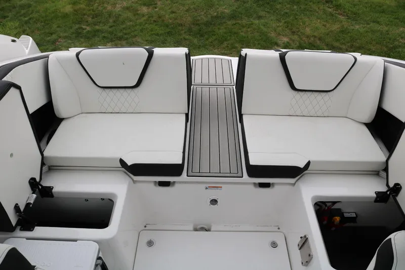 Slide: The Image of 2025 Yamaha Boats 222SE interior seating with white upholstery and sleek design. - 17