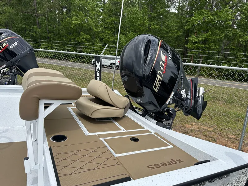Slide: The Image of 2025 Xpress Hyper-Lift Bay Series 210 BAY-175 HP boat with Yamaha engine, beige seating. - 5