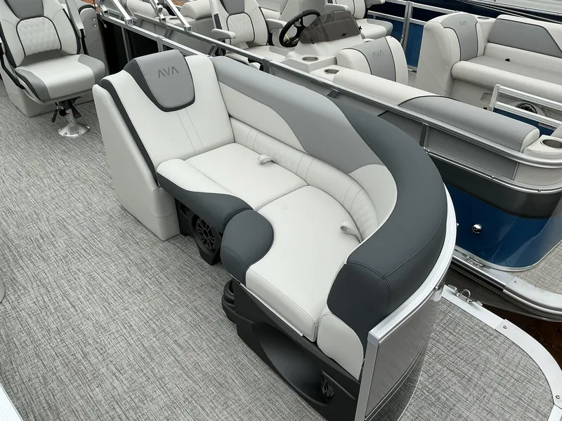 Slide: The Image of Avalon LSZ 23 QUAD LOUNGER 2025 - 4