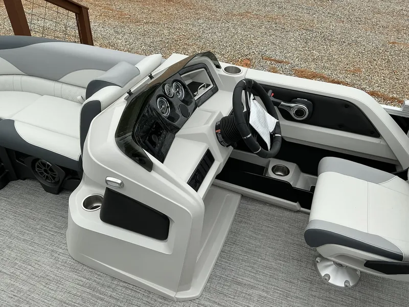 Slide: The Image of Avalon LSZ 23 QUAD LOUNGER 2025 - 9