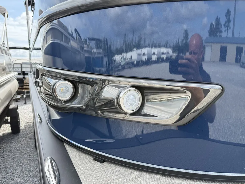 Slide: The Image of Avalon Catalina 23 Quad Lounger 2025 - 11