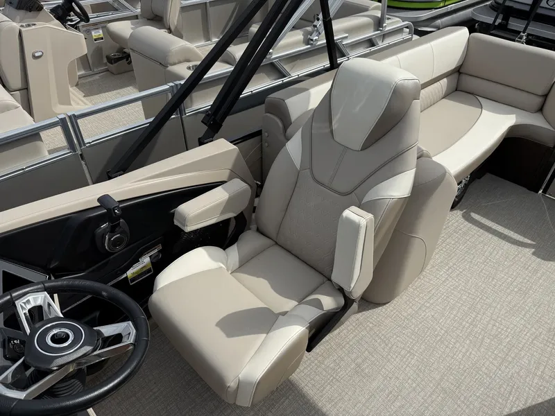 Slide: The Image of Avalon Catalina 23 Quad Lounger 2025 - 3