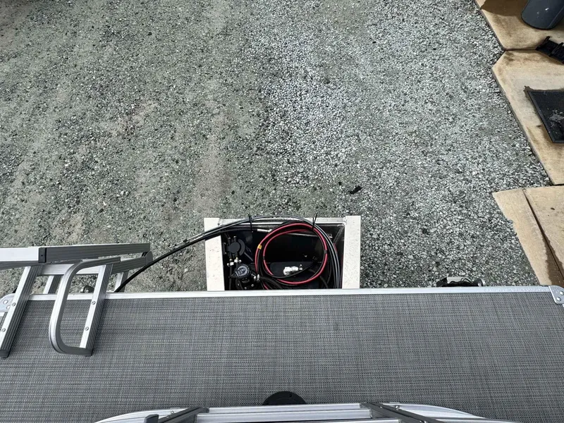 Slide: The Image of SunChaser Vista 18 Fish 2025 - 10