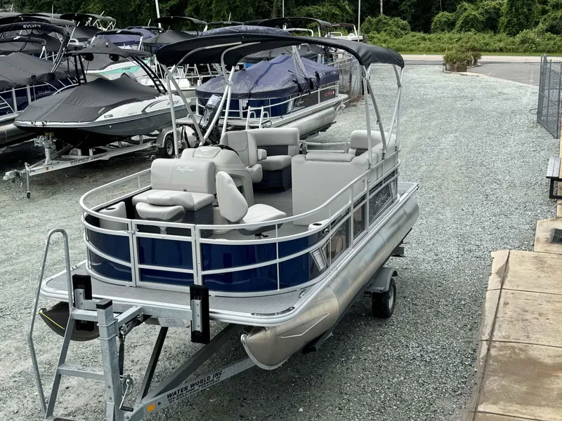 Slide: The Image of SunChaser Vista 18 Fish 2025 - 3