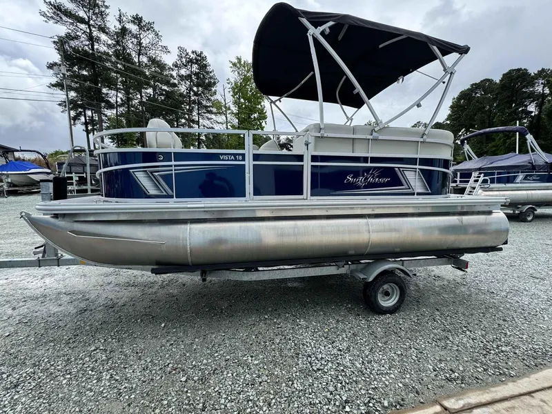 Slide: The Image of SunChaser Vista 18 Fish 2025 - 4