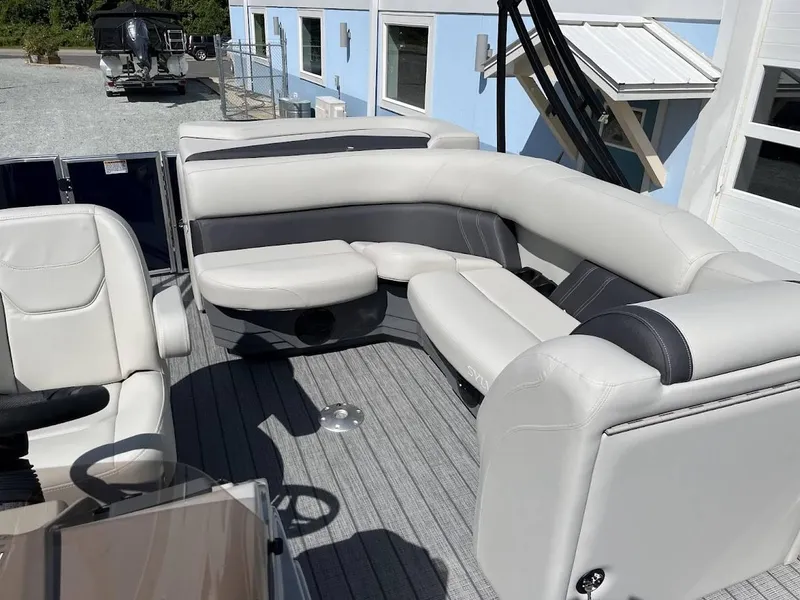 Slide: The Image of Sylvan Mirage Cruise 820 2025 - 3