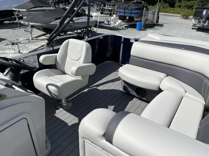 Slide: The Image of Sylvan Mirage Cruise 820 2025 - 4