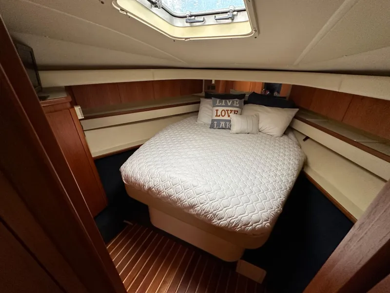 Slide: The Image of Master Island Berth / Storage below - 15