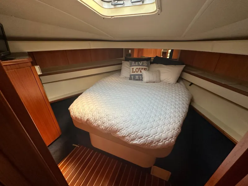 Slide: The Image of 1998 Tiara Yachts 4000 Express cabin with cozy bed and decorative pillows. - 44