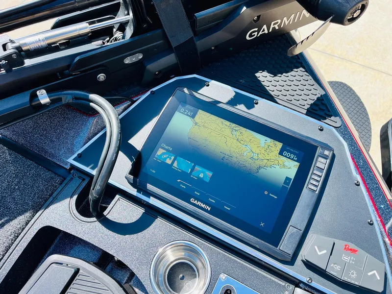 Slide: The Image of 2025 Ranger Z521R Cup-Equipped boat with Garmin navigation display. - 12