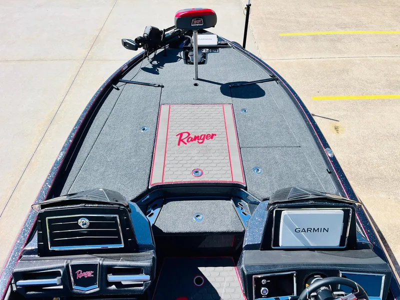 Slide: The Image of 2025 Ranger Z521R Cup-Equipped boat with Garmin system, top view of deck and controls. - 9
