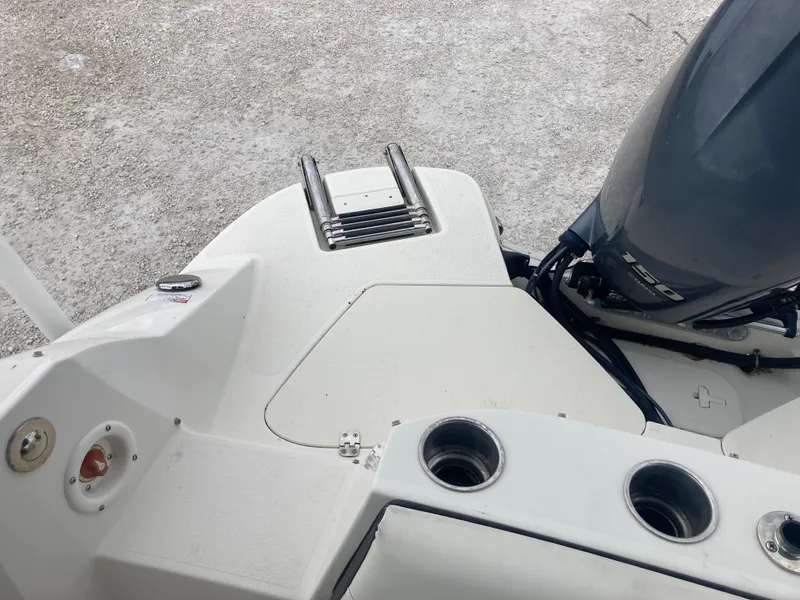 Slide: The Image of 2020 Stingray 212 boat stern with motor and swim platform ladder. - 15