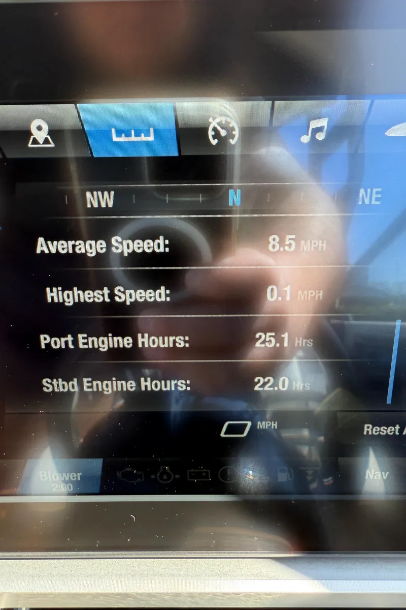 Slide: The Image of Yamaha Boats 2022 252SD dashboard displaying speed and engine hours. - 19