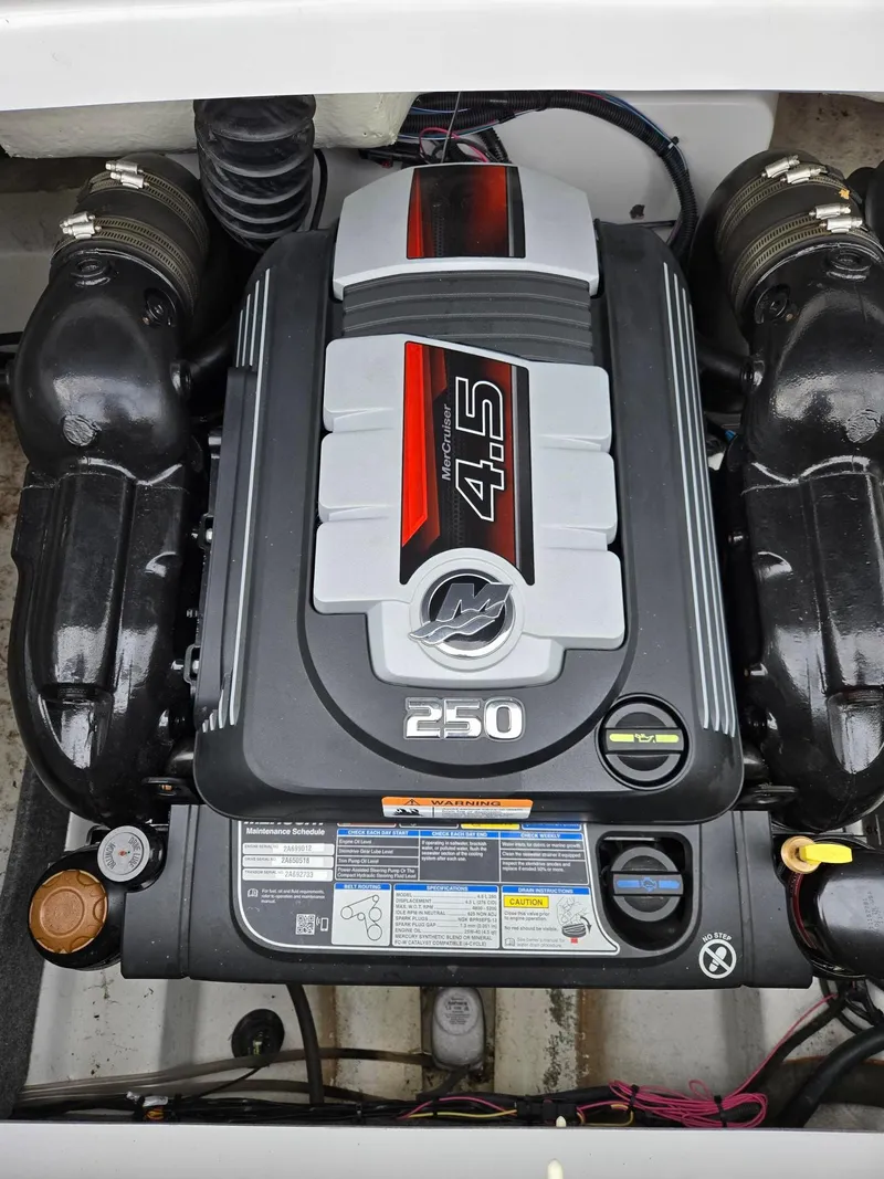 Slide: The Image of 2022 Four Winns HD2 I/O engine, 4.5L, 250 horsepower, detailed view. - 13