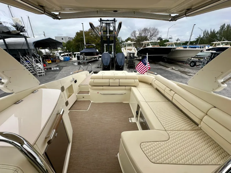 Slide: The Image of Chris-Craft LAUNCH GT 35 2025 - 10