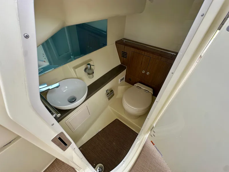 Slide: The Image of Chris-Craft LAUNCH GT 35 2025 - 11