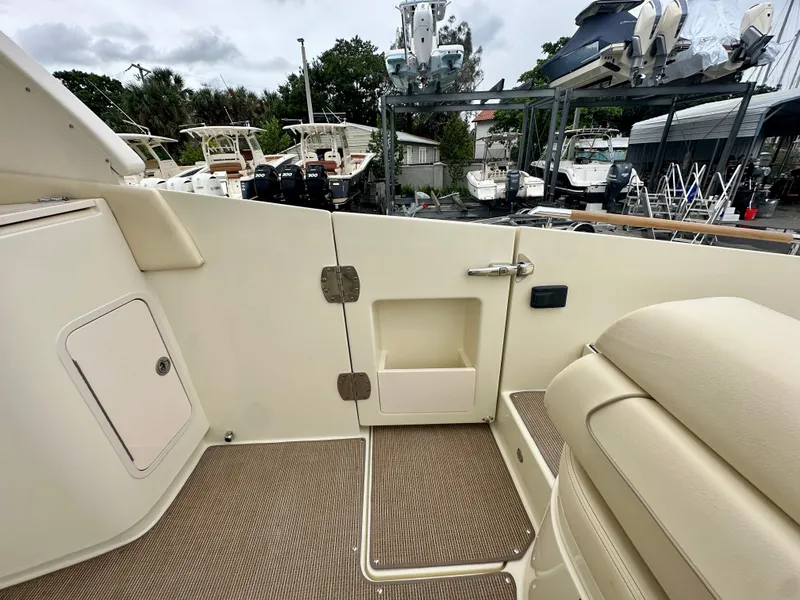 Slide: The Image of Chris-Craft LAUNCH GT 35 2025 - 15