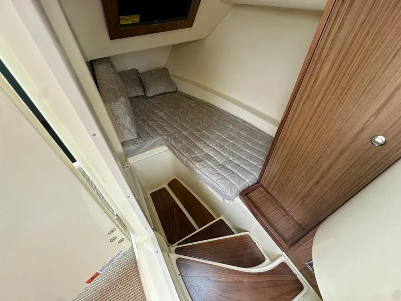 Slide: The Image of Chris-Craft LAUNCH GT 35 2025 - 21