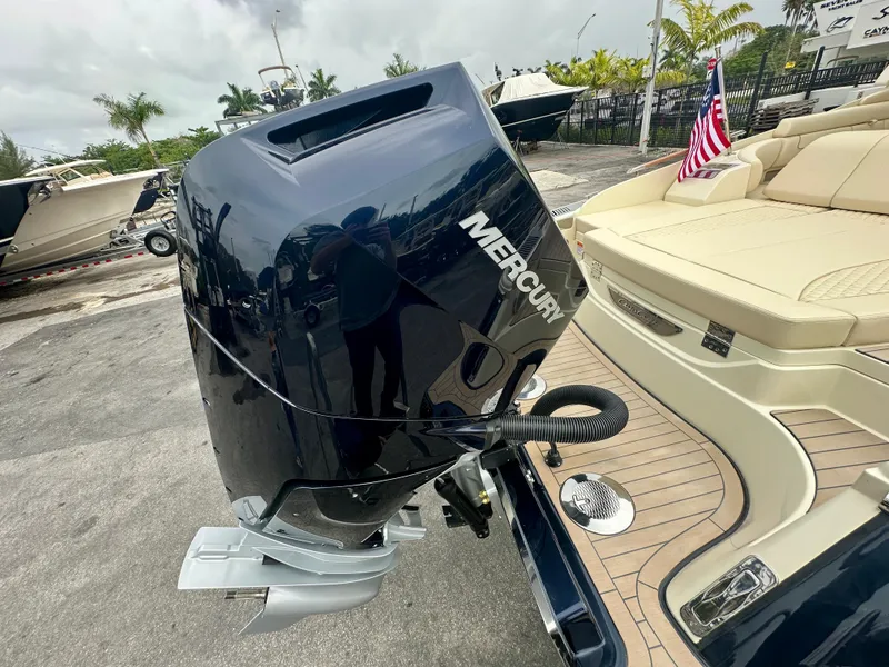 Slide: The Image of Chris-Craft LAUNCH GT 35 2025 - 24