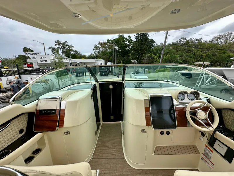 Slide: The Image of Chris-Craft LAUNCH GT 35 2025 - 5