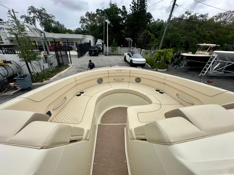 Slide: The Image of Chris-Craft LAUNCH GT 35 2025 - 7