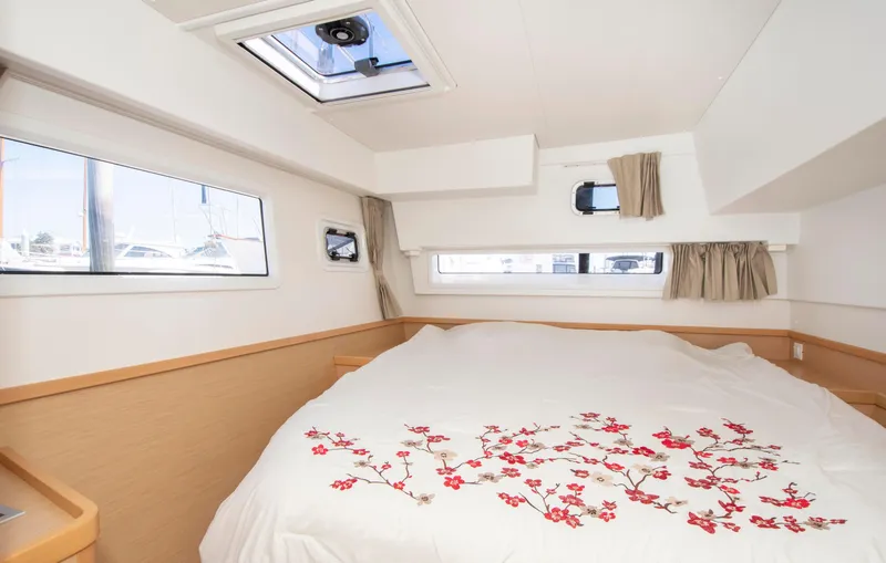 Slide: The Image of Lagoon 42 2017 - 55