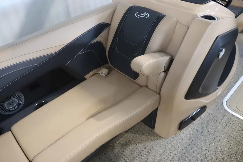 Slide: The Image of Barletta Cabrio 22UC 2026 - 17