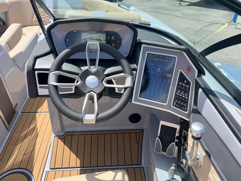 Slide: The Image of MasterCraft X24 2023 - 60