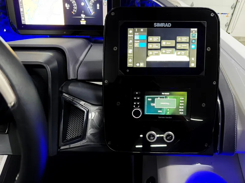 Slide: The Image of 2025 Barletta Reserve Leggera R26UCA dashboard with Simrad navigation system. - 34