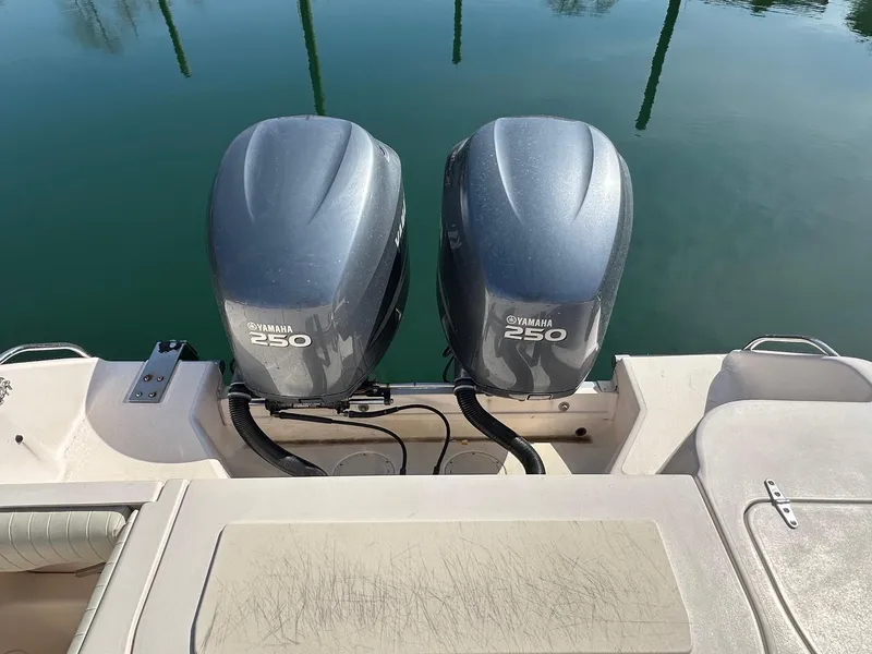 Slide: The Image of Twin Yamaha 250 engines on a 2007 Grady-White 273 CHASE boat. - 19