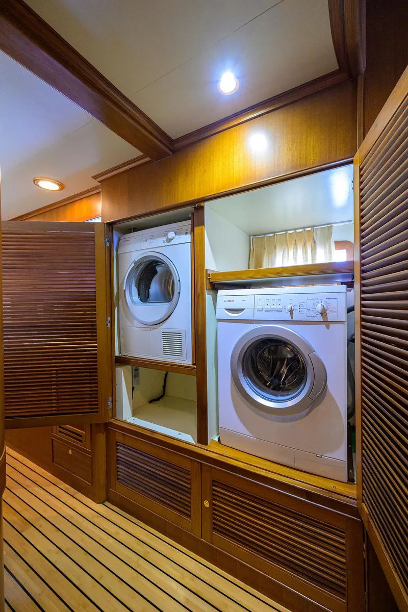 Slide: The Image of Marlow 97 Explorer 2011 - 51