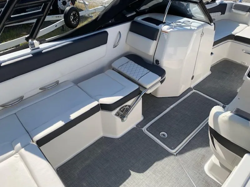 Slide: The Image of Bayliner DX 2200 2020 - 3