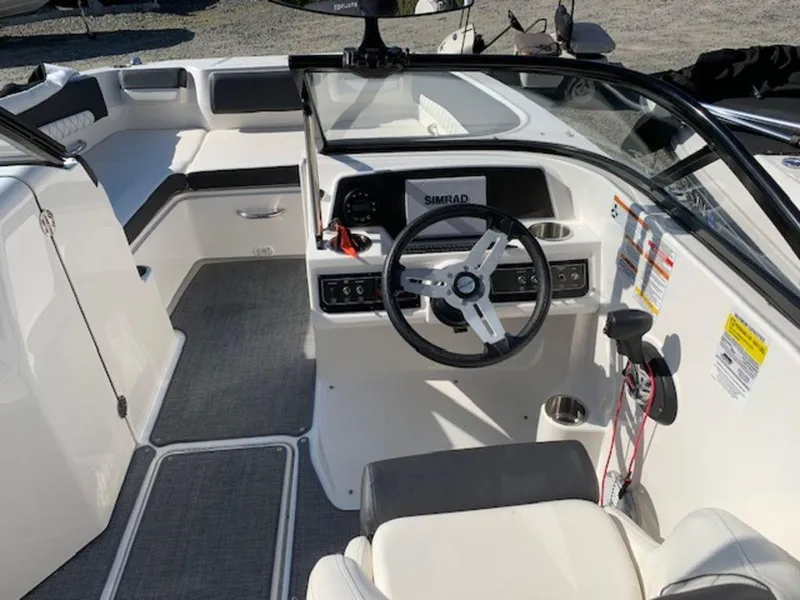 Slide: The Image of Bayliner DX 2200 2020 - 4