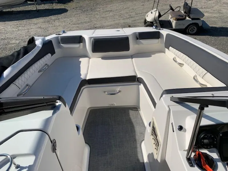 Slide: The Image of Bayliner DX 2200 2020 - 5