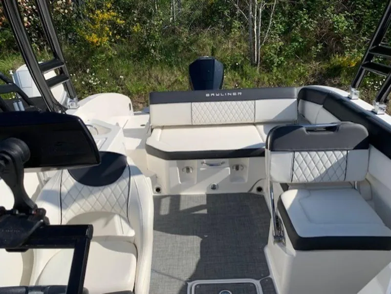 Slide: The Image of Bayliner DX 2200 2020 - 6
