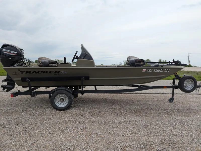 Slide: The Image of 2022 Tracker Grizzly 1648 SC boat on trailer, side view. - 34